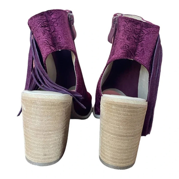 NWOT Very Volatile Women's Edgy Fringe Wine Peep-Toe Booties Size 9 (Fits 8.5) - Picture 3 of 9